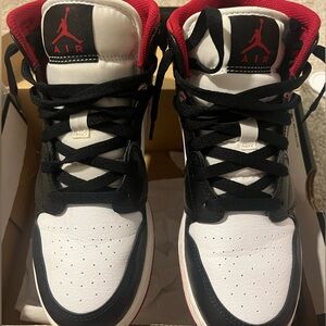 Jordan 1 Mid